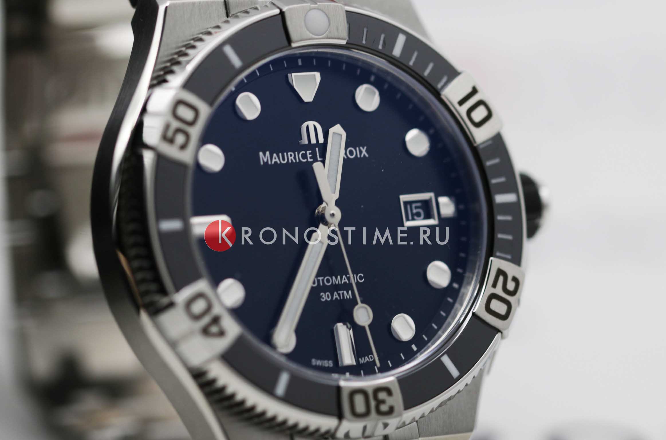 Maurice Lacroix Maurice Lacroix Aikon Venturer AI6058-SS002-330-1 механические мужские часы часы крупный план черный циферблата